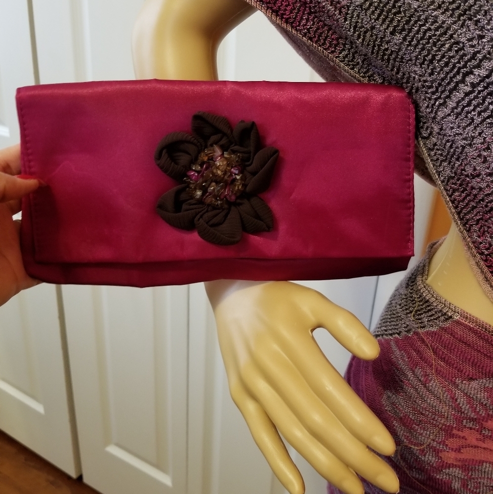 Magenta satin 'Clutch'